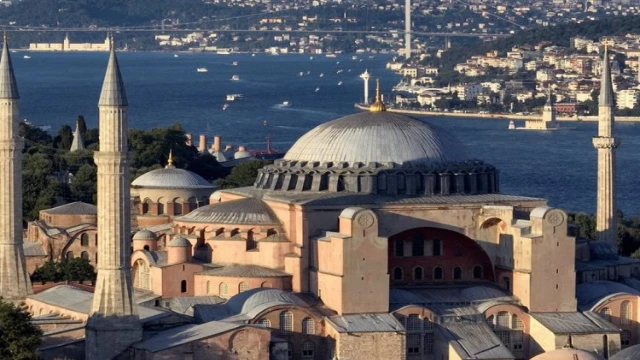 Diyanet ’Ayasofya’ nın ibadete açılmasını kutladı.